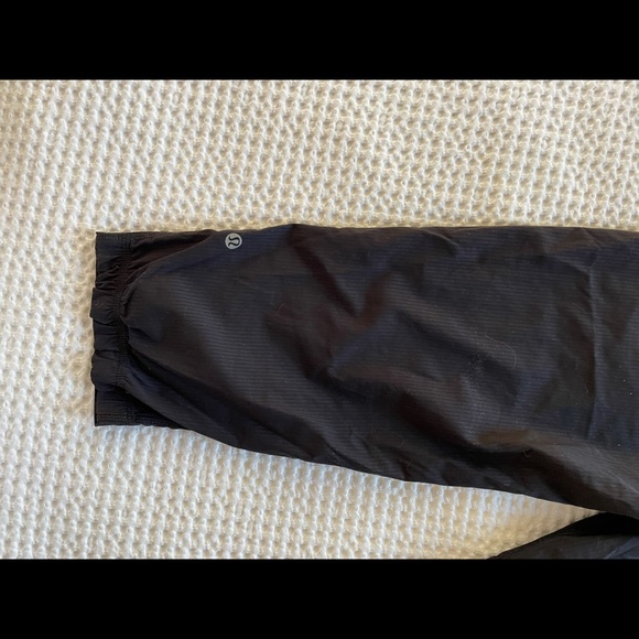 SOLD Lululemon Capri Pants - Picture 4 of 5